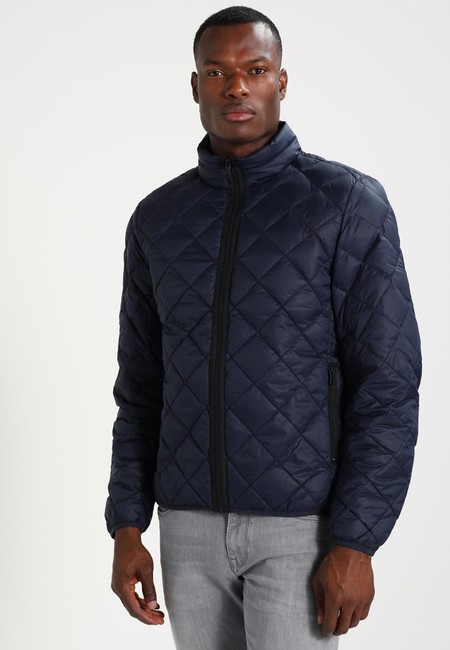 Regalo para el día del padre 2018 con 50% de descuento: chaqueta de plumas Benetton por 39,95 euros en Zalando