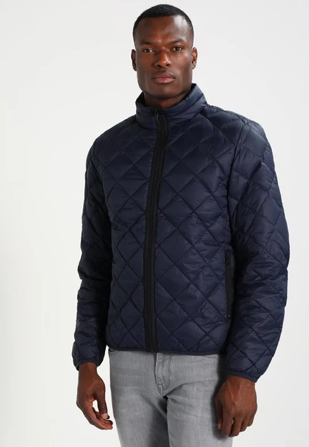 Regalo para el día del padre 2018 con 50% de descuento: chaqueta de plumas Benetton por 39,95 euros en Zalando 