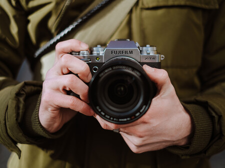 Fujifilm X-T4, Nikon Z50, Sony RX100 y más cámaras, objetivos y accesorios al mejor precio en el Cazando Gangas