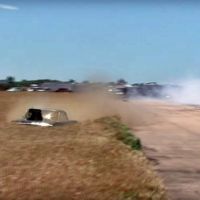 Demasiada potencia puede convertir tu dragster en una cosechadora muy peligrosa 