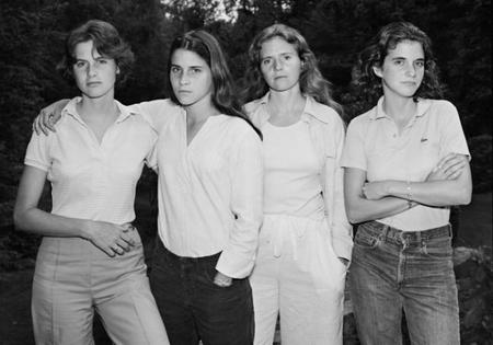 40 retratos en 40 años: la fotografía «nos estampa en la cara» nuestra efímera existencia
