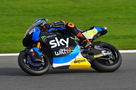 Luca Marini y Sam Lowes le demuestran a Enea Bastianini que tendrá que pelear por el título de Moto2