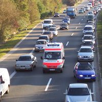 La DGT debería hacer obligatorio este gesto en carretera porque salva vidas