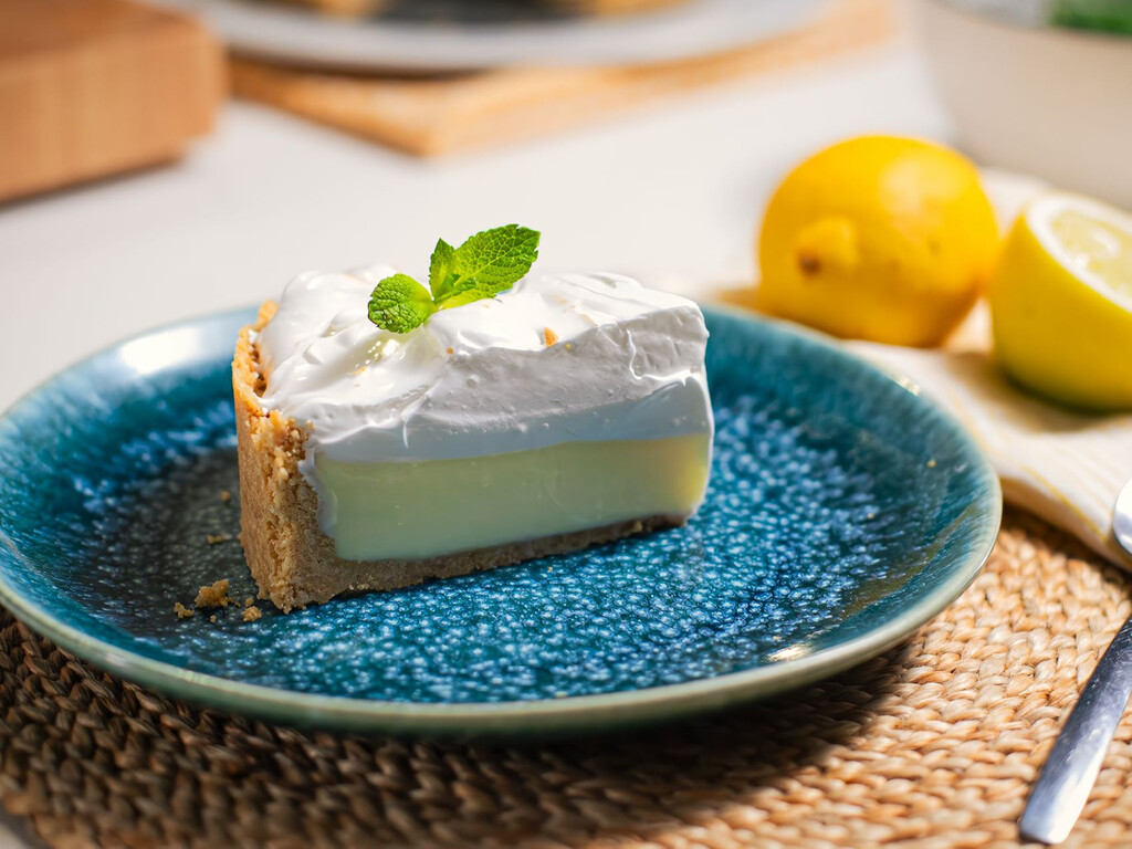 Sin horno y en solo 10 minutos: esta sencilla tarta de limón y merengue, sin gelatina, es el postre ideal para el verano