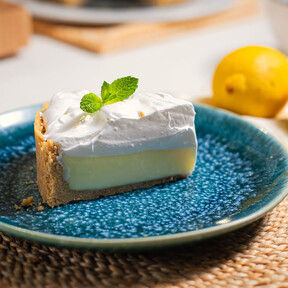 Sin horno y en solo 10 minutos: esta sencilla tarta de limón y merengue, sin gelatina, es el postre ideal para el verano 