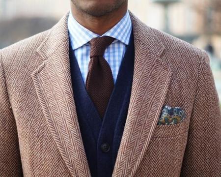 Existen blazer y luego tenemos la Herringbone, todo un clásico que no puedes perderte