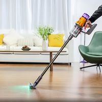 Dyson está liquidando sus mejores aspiradoras sin cables: esta es súper potente, viene con accesorios y ahora está rebajada