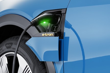 Audi pone en marcha su red de carga para coches eléctricos en España: una tarjeta, 72.000 puntos de recarga