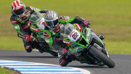 La nueva Kawasaki Ninja ZX-10R de Superbikes podría llegar con alerones y un empujón de caballos a su motor