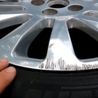 Tarea para ese fin de semana que no sabes qué hacer: reparar los arañazos de las llantas