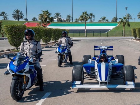 La policía de Abu Dabi mete miedo a los ladrones con los 221 CV de la Ducati Panigale V4 R
