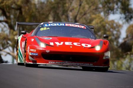 Final de infarto en las 12 horas de Bathurst (vídeo)