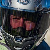 Una ciudad ha prohibido los cascos integrales en moto por una buena razón: luchar contra el terrorismo