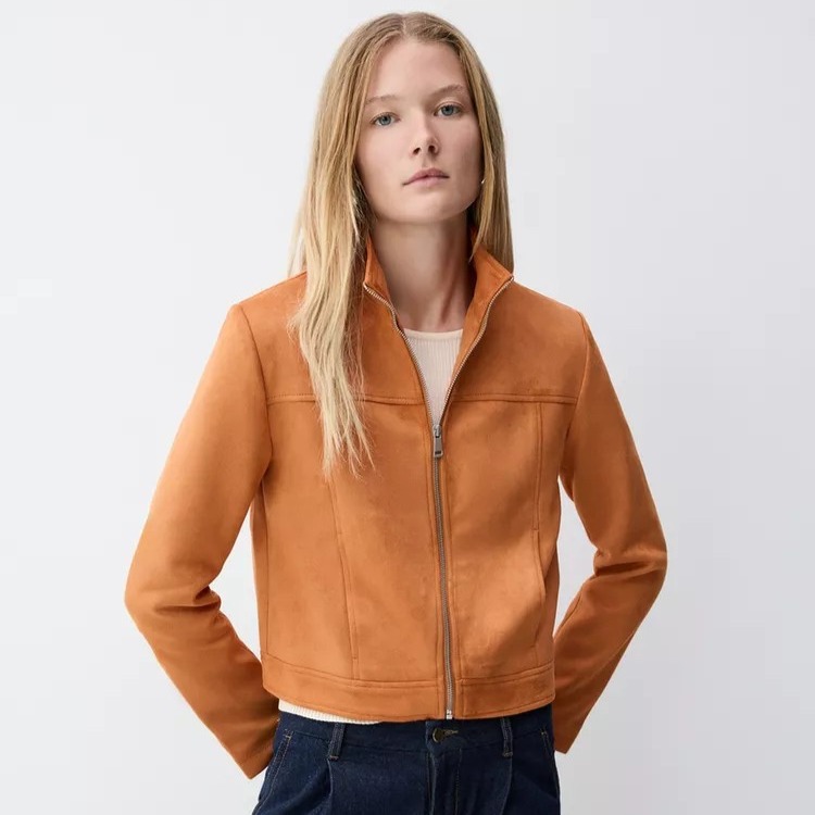 Cazadora recta con cuello subido y efecto ante