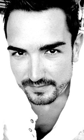 En nuestro fondo de armario "nunca debe faltar un buen tejano". Entrevistamos a Raúl, "The Boy" de Bershka