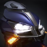 KYMCO contraataca con el Xciting S400 y presenta dos nuevos prototipos... ¡uno de ellos al estilo Niken!