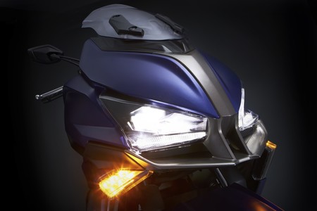KYMCO contraataca con el Xciting S400 y presenta dos nuevos prototipos... ¡uno de ellos al estilo Niken!