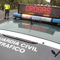 A partir de ahora la policía no podrá multar el consumo de drogas dentro de un coche aparcado. Lo ha ordenado el Ministerio de Interior
