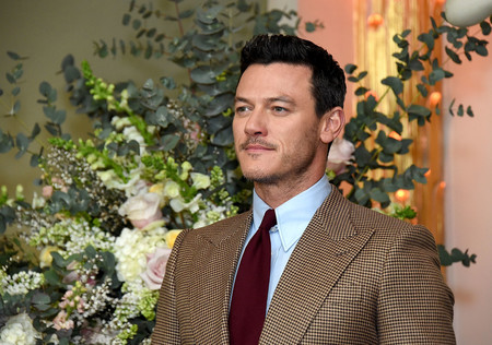En Tom Ford, Luke Evans se viste de príncipe para el estreno de "Beauty And The Beast"