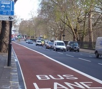 El carril bus accesible para las motos en Londres