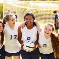 Nada es imposible: da un gran ejemplo a sus hijas creando para ellas una colección de cromos de la Liga Femenina de Fútbol