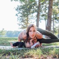 Increíbles posturas de yoga... amamantando a su bebé