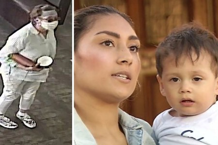 Una mujer se quita la mascarilla y tose en la cara de un bebé al discutir con la madre por la distancia social