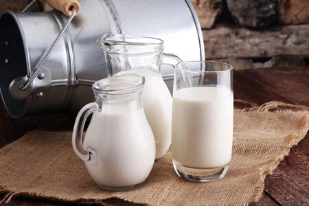 Profeco identifica leche que no es leche y las marcas que dan 'litros' incompletos en México