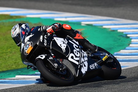 Lorenzo Baldassarri lidera el estreno de las Moto2 con motor Triumph a 3 décimas de la pole en Jerez