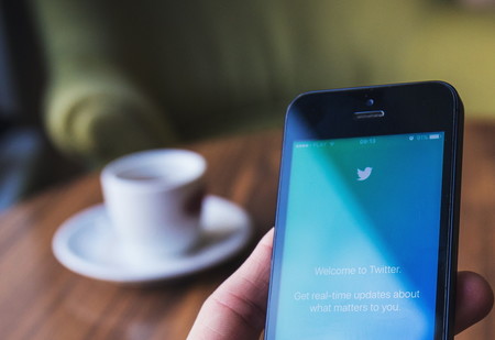 Twitter quiere animarte a que leas los enlaces antes de compartirlos