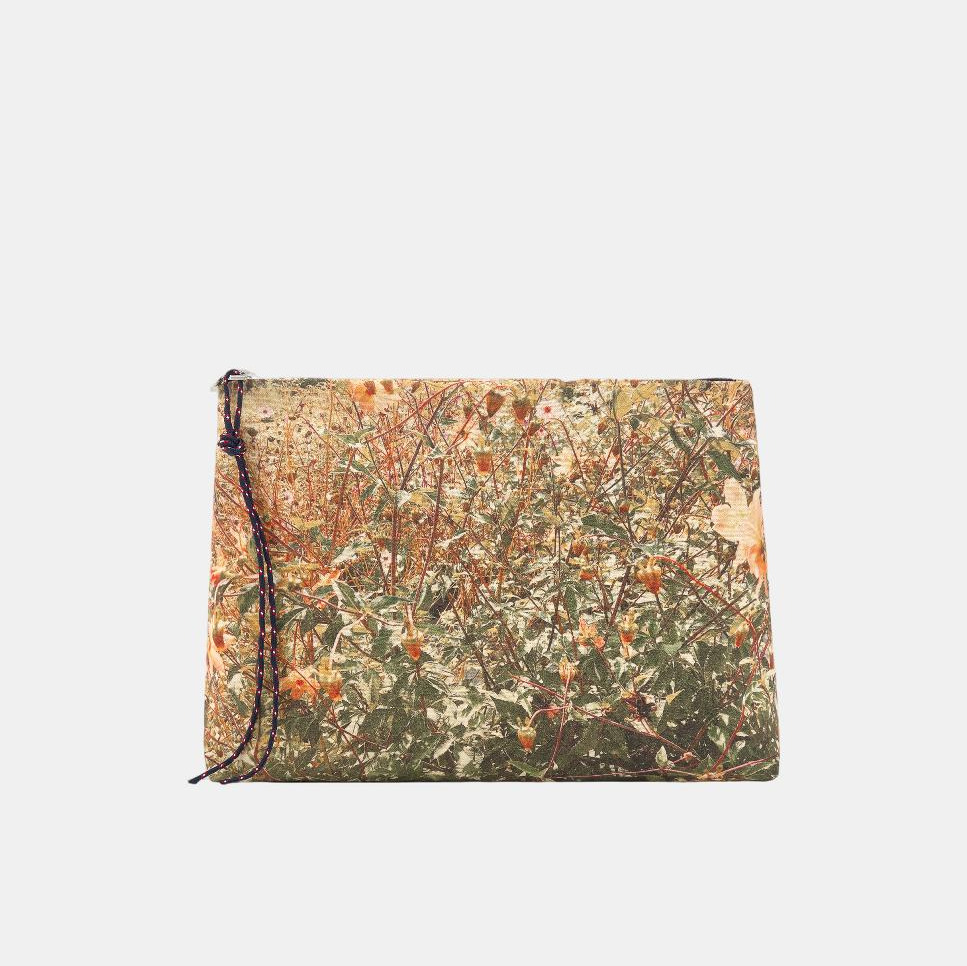 Bolso tipo pouch de mano Zubi