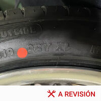 Punto rojo, punto amarillo. Por qué son tan importantes las marcas de colores en las ruedas del coche