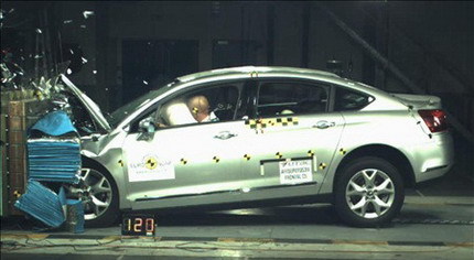 EuroNCAP: éxito para el Citroën C5, fracaso para el Nissan Navara