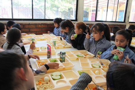 Chicote visita los comedores escolares de educación especial: una nutricionista nos habla de nutrición infantil