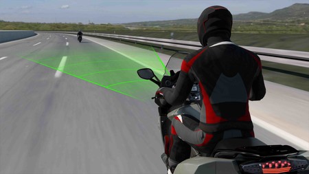 Las motos de BMW podrán equipar próximamente un control de crucero adaptativo con radar delantero