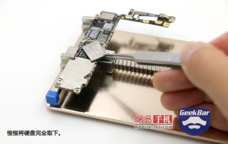 De 16 a 128 GB: hay tiendas en China que amplían el almacenamiento de los iPhone