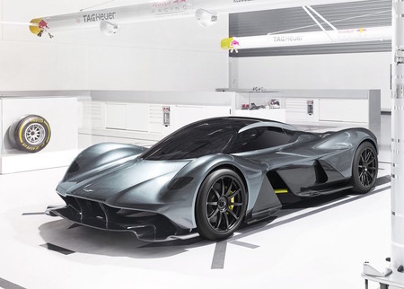 Cosworth fabricará el V12 del AM-RB 001, pero no será el único colaborador renombrado