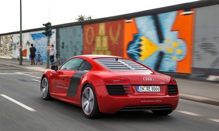 Audi R8 e-tron 2013 02