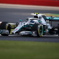 Valtteri Bottas le arrebata la pole position a Lewis Hamilton en Silverstone por solo seis milésimas