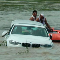 Desagradecido nivel: tus padres te regalan un BMW y lo tiras al río porque querías un Jaguar