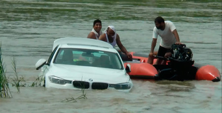 Desagradecido nivel: tus padres te regalan un BMW y lo tiras al río porque querías un Jaguar