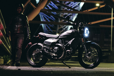 Ducati Scrambler 800 Nightshift: una nueva personalidad para la scrambler italiana con 72 CV y motor Euro5