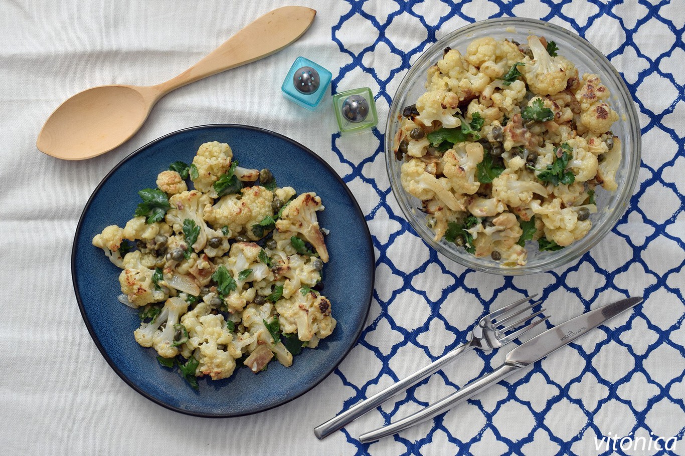 Ensalada templada de coliflor con salsa césar ligera: receta saludable ideal para cenar