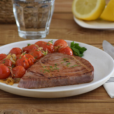 Cómo hacer atún a la plancha de forma fácil y rápida: una receta la mar de saludable para todo el año