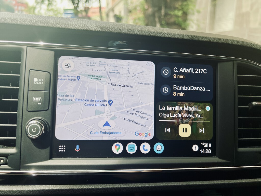 No conocía este truco para ganar espacio en la pantalla en Android Auto. El navegador ahora se ve mucho más grande
