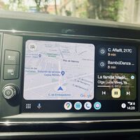 Este truco es tan simple como efectivo para ganar espacio en la pantalla en Android Auto. El navegador ahora se ve mucho más grande