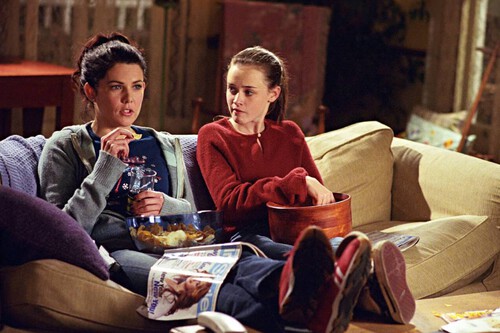 Hace 25 años nuestros otoños se convirtieron en una cita ineludible con 'Las chicas Gilmore'. Una serie muy reconfortante que no pasa de moda 