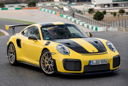 El Porsche 911 GT2 RS bate el récord del circuito alemán de Sachsenring, en vídeo