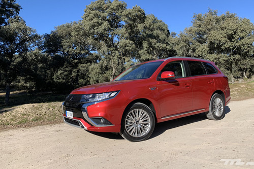 Probamos el Mitsubishi Outlander PHEV 2020: un SUV híbrido enchufable muy confortable, eficiente y con etiqueta CERO