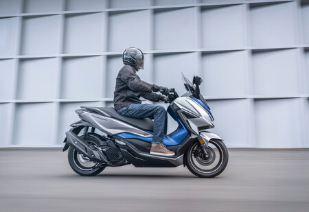 El Honda Forza 125 sin carnet se planta en el mercado con control de par de serie por 5.175 euros